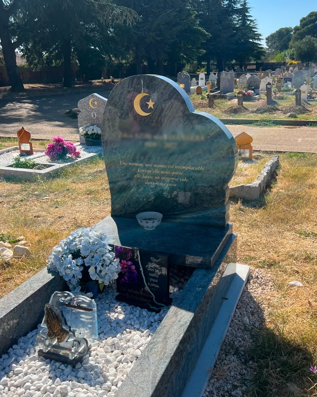 Organisation rapide des obsèques musulmanes avec accompagnement complet, de la prise en charge du défunt jusqu'à l'inhumation, dans le respect des rites islamiques.