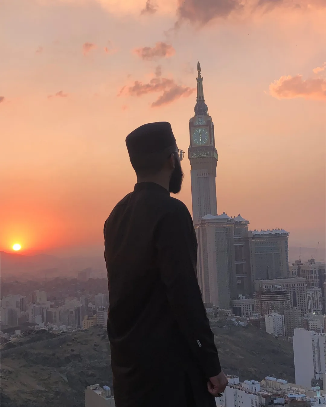 Aswad accompagne les familles musulmanes avec respect, discrétion et compréhension des rites islamiques.